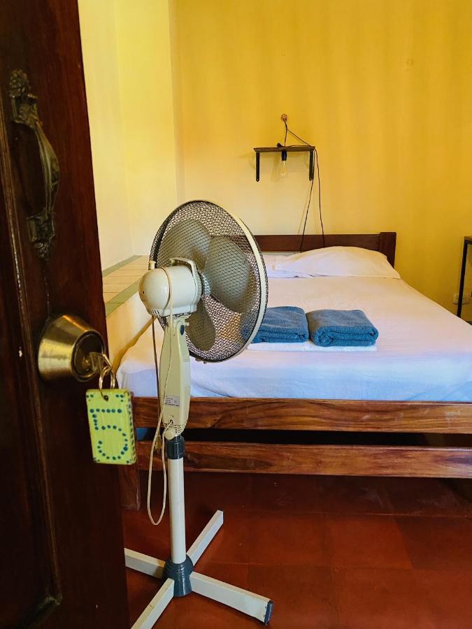 Hostal La Tortuga Booluda León Kültér fotó